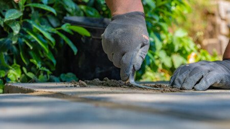 Terrassenplatten verfugen